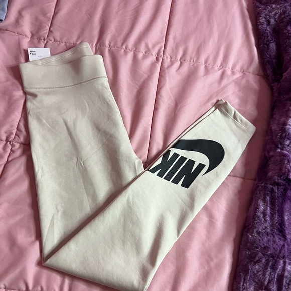 ✅NEW Nike adults  Cream Leggings - Picture 1 of 8